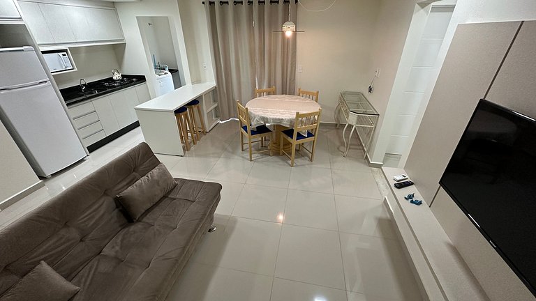 Apartamento com dois quartos no centro com churrasqueira