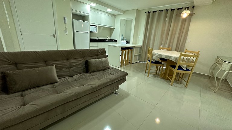 Apartamento com dois quartos no centro com churrasqueira