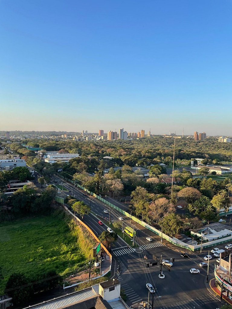 Apt em último andar com linda vista no centro de Foz