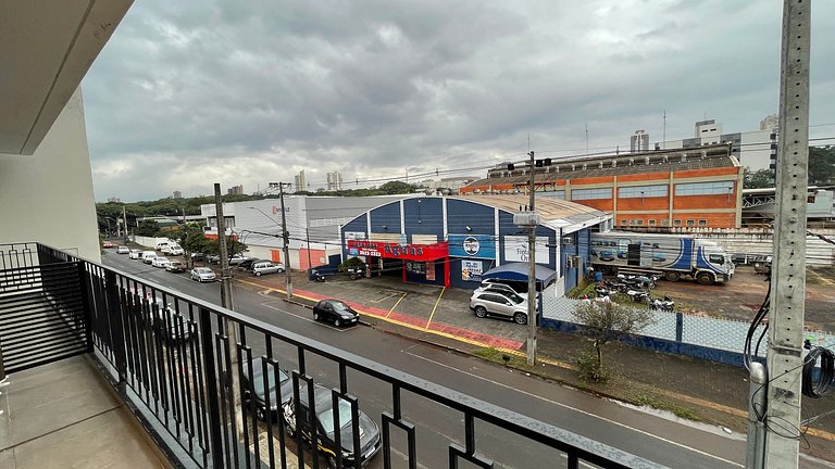 Studio com Estacionamento e varanda no centro de Foz